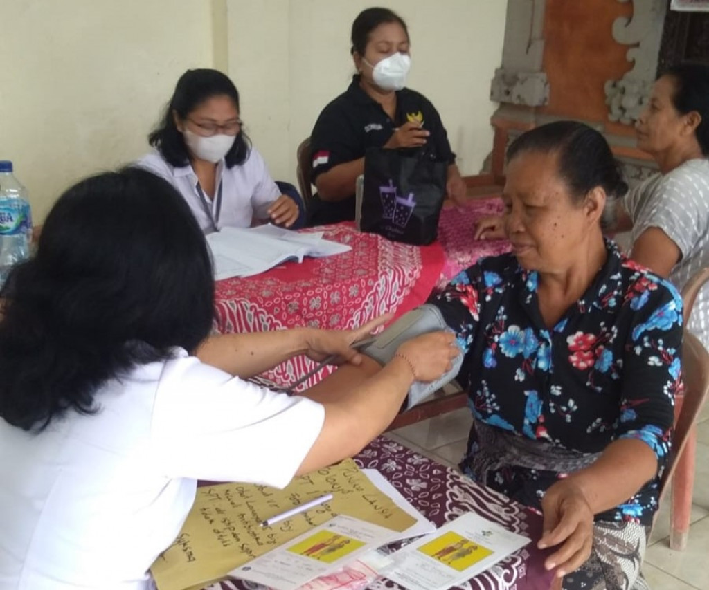 Meningkatkan Kualitas Hidup Lansia Desa Dalung, Giat Posyandu Lansia di Banjar Pengilian